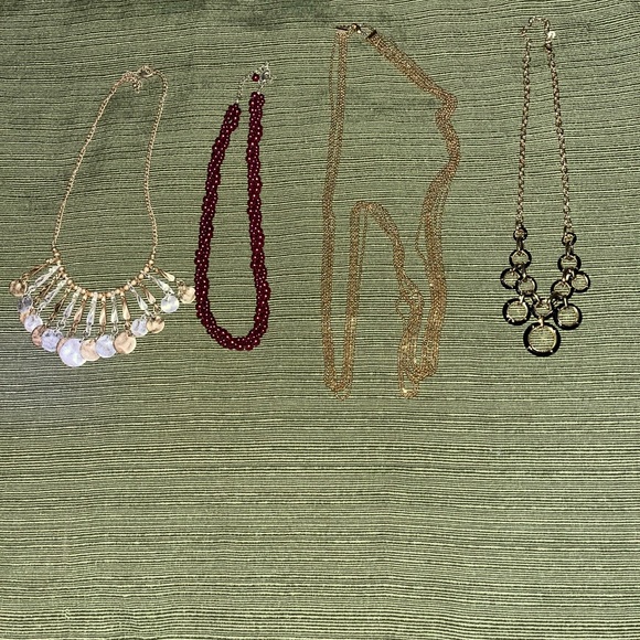 Jewelry Bundle of 4 Assorted Necklaces - Picture 5 of 7